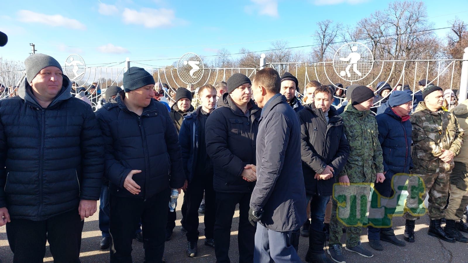 Түбән Кама халкы өлешчә мобилизациягә чакырылган резервтагы хәрбиләрнең бишенче төркемен озатты