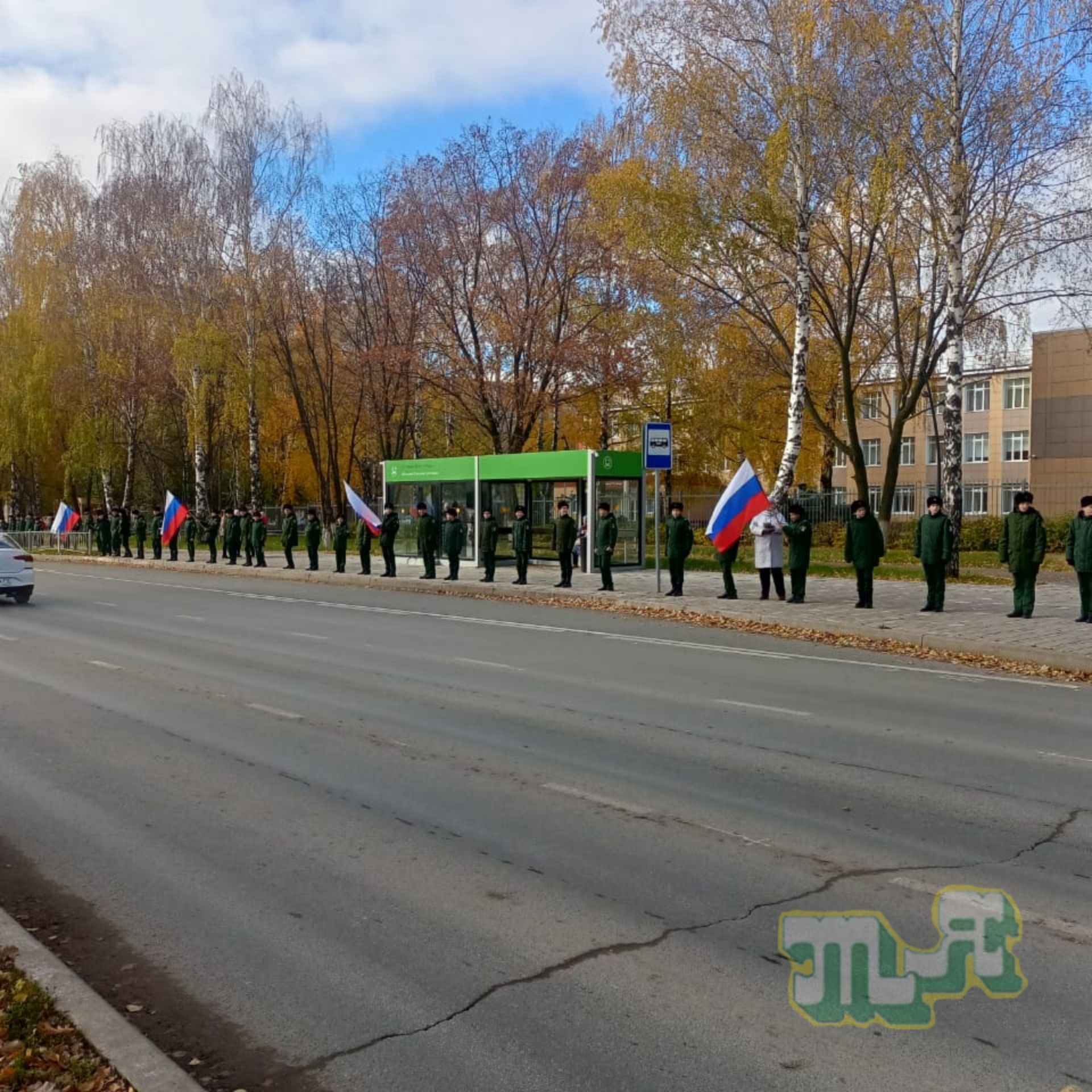 Түбән Кама халкы өлешчә мобилизациягә чакырылган резервтагы хәрбиләрнең бишенче төркемен озатты