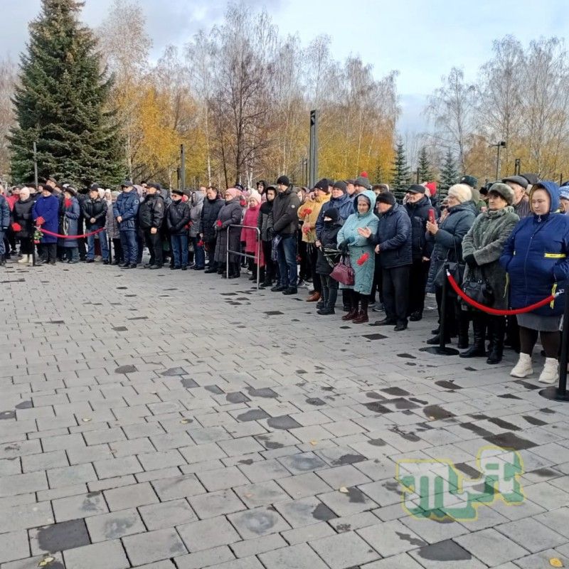 Түбән Камада Украинада һәлак булган Шәүкәт Маняпов һәм Евгений Полшков белән хушлашалар