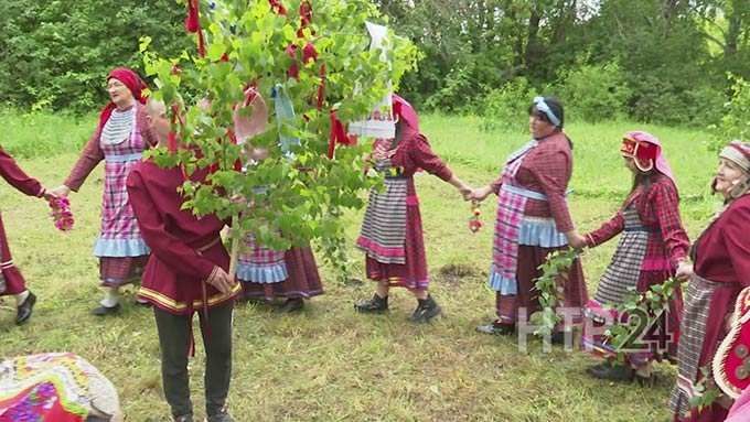 «Җәй ае», «чәчәкле ай» дип  атаганнар