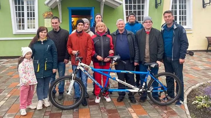 «Велики» паркында күрмәүчеләр һәм начар күрүчеләр өчен экскурсия үткәргәннәр