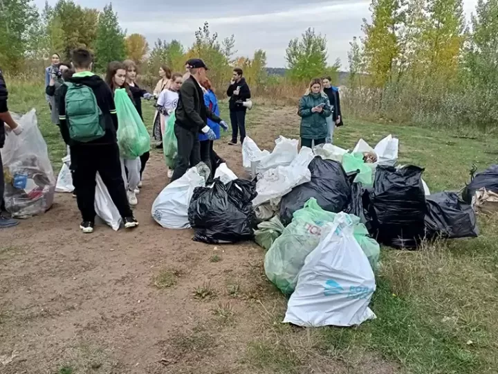 Түбәнкамалылар Кама елгасы ярында бер тонна чүп-чар җыйды