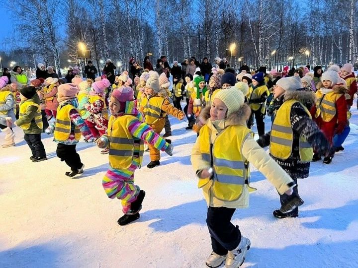 Түбән Камада Дәүләт автоинспекциясе балалар бию флешмобы оештырды