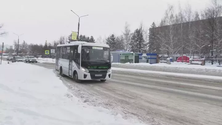 Түбән Кама башкарма комитетында ял көннәрендә автобуслар саны кимү сәбәбен аңлаттылар