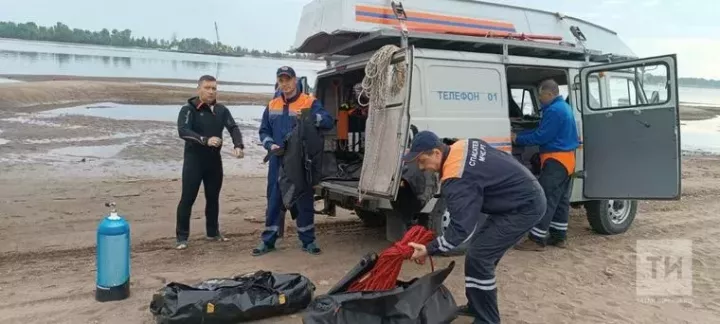 Татарстанда водолазлар Чулман елгасында югалган хатын-кызны эзли