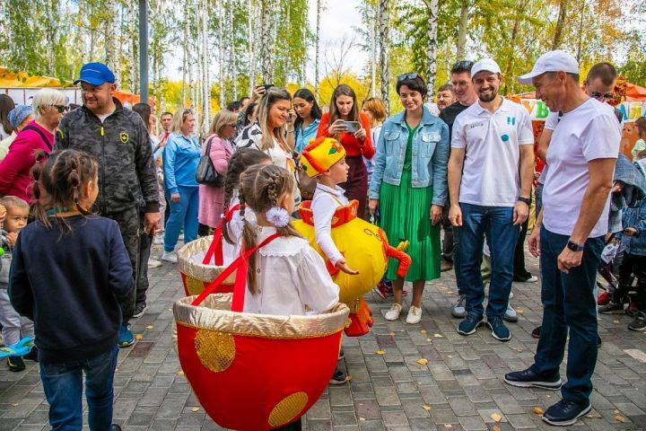 «Якты булыр синең киләчәгең, кичәгедән матур бүгенең»