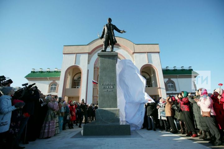 Уфада рәсми рәвештә Габдулла Тукайга һәйкәл ачылды